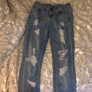 Skinny jeans/ Ripped